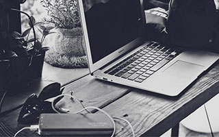 九游手游官网-特色水上极速滑艇比赛，水域快艇的极限狂飙，滑水艇价格