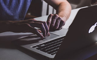 九游手游官网-特色水上极速滑艇比赛，水域快艇的极限狂飙，滑水艇价格